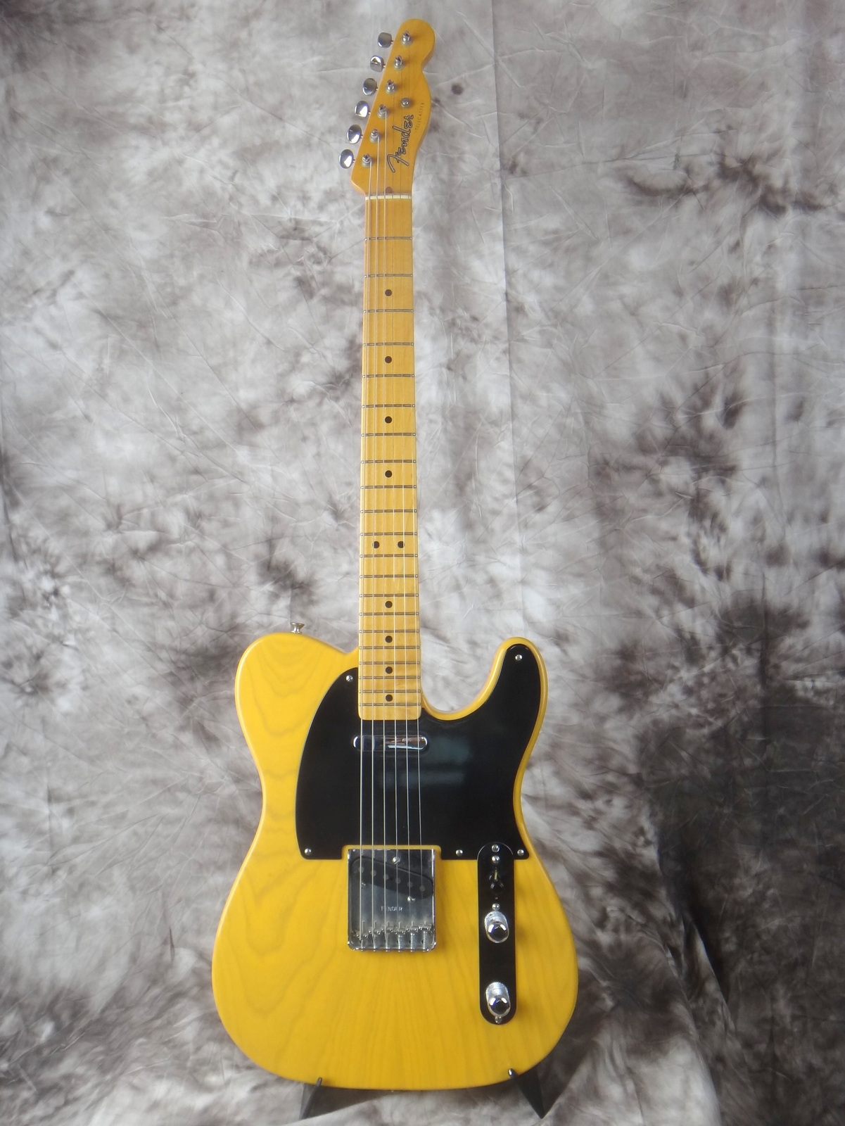 Fender Telecaster_1952-Reissue_1999-001.JPG